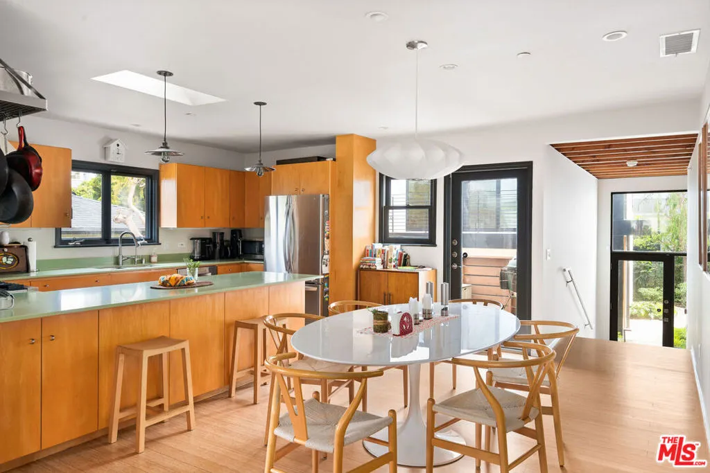 654 Hill Street, Santa Monica, California 90405 home-pic-11