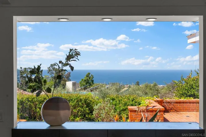 7328 Country Club Dr, La Jolla, California 92037