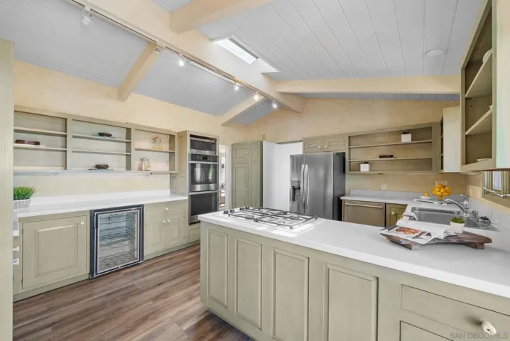7328 Country Club Dr, La Jolla, California 92037