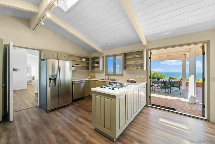 7328 Country Club Dr, La Jolla, California 92037