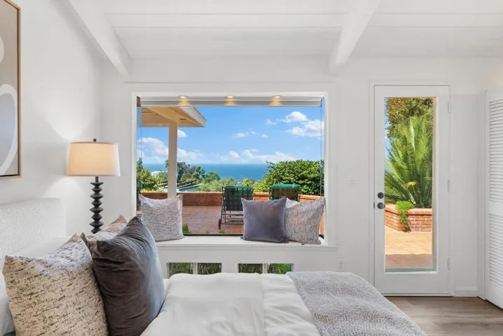 7328 Country Club Dr, La Jolla, California 92037