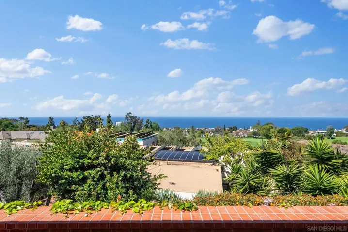 7328 Country Club Dr, La Jolla, California 92037