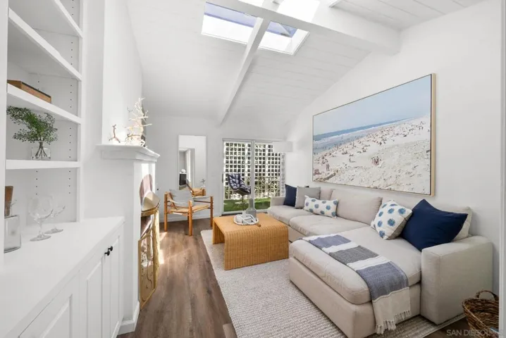 7328 Country Club Dr, La Jolla, California 92037