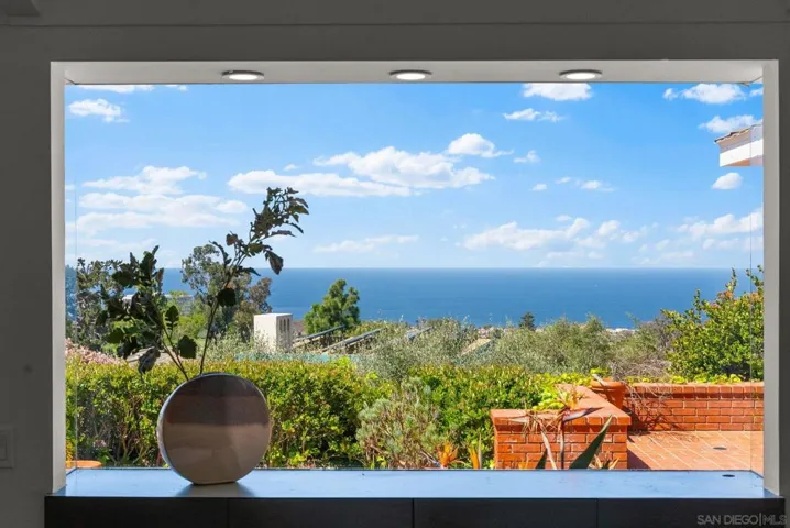 7328 Country Club Dr, La Jolla, California 92037