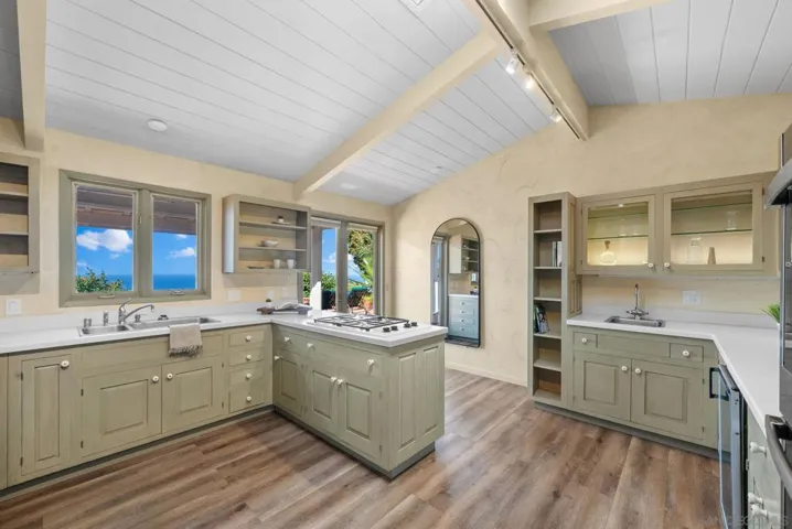 7328 Country Club Dr, La Jolla, California 92037