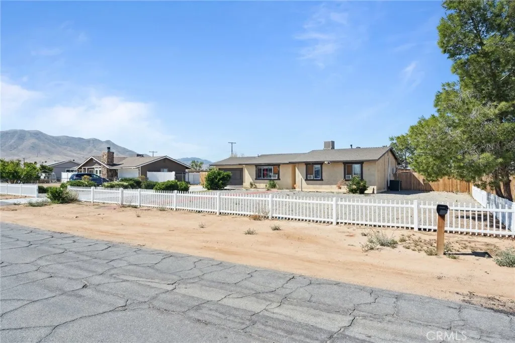 10616 Jamul Road, Apple Valley, California 92308 home-pic-3