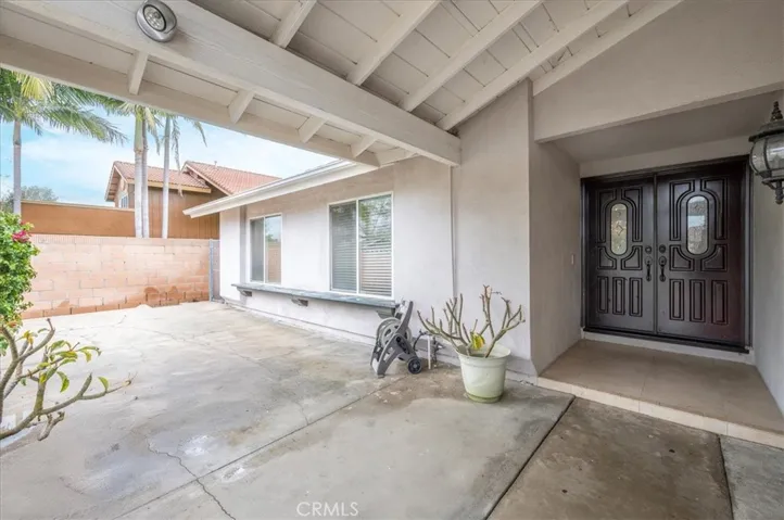 Secluded front patio entry