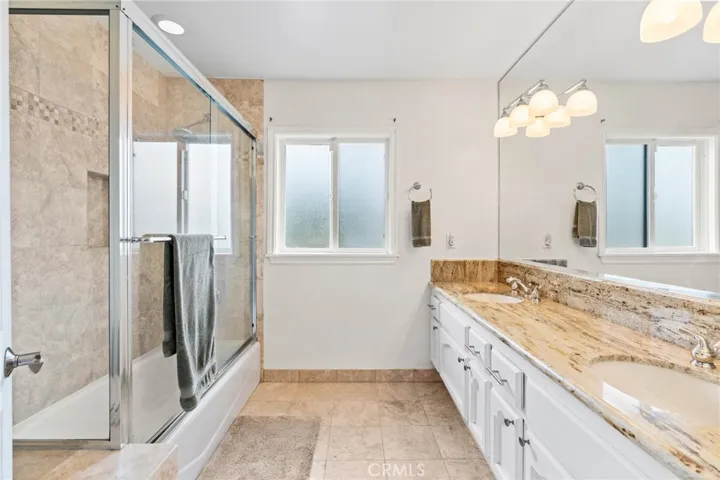 5040 Wagner Way, Oak Park, California 91377