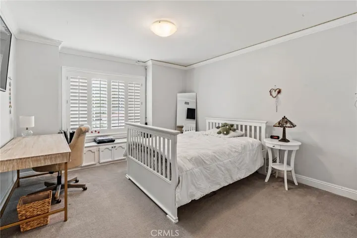 5040 Wagner Way, Oak Park, California 91377