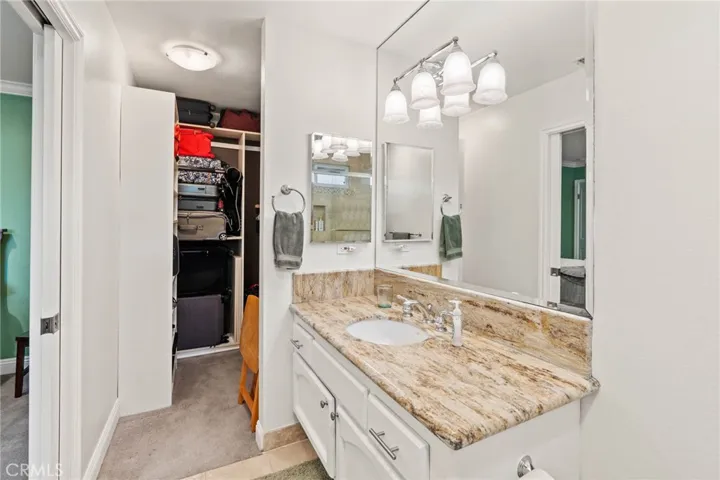 5040 Wagner Way, Oak Park, California 91377