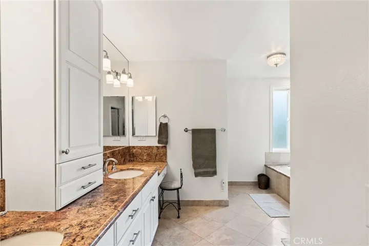 5040 Wagner Way, Oak Park, California 91377