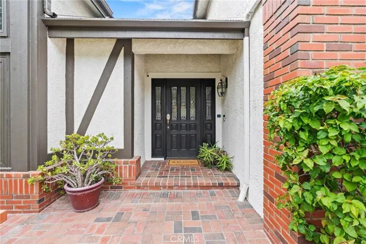 5040 Wagner Way, Oak Park, California 91377