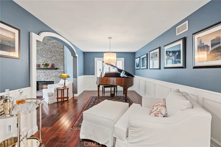 5040 Wagner Way, Oak Park, California 91377