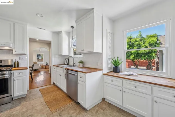 280 Farrelly Dr, San Leandro, California 94577