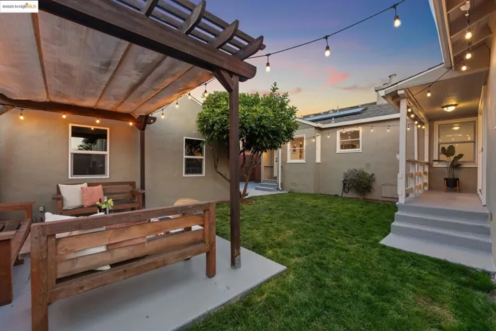 280 Farrelly Dr, San Leandro, California 94577