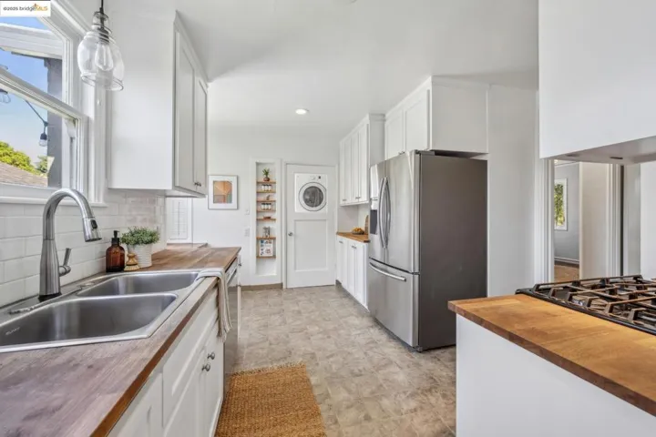 280 Farrelly Dr, San Leandro, California 94577