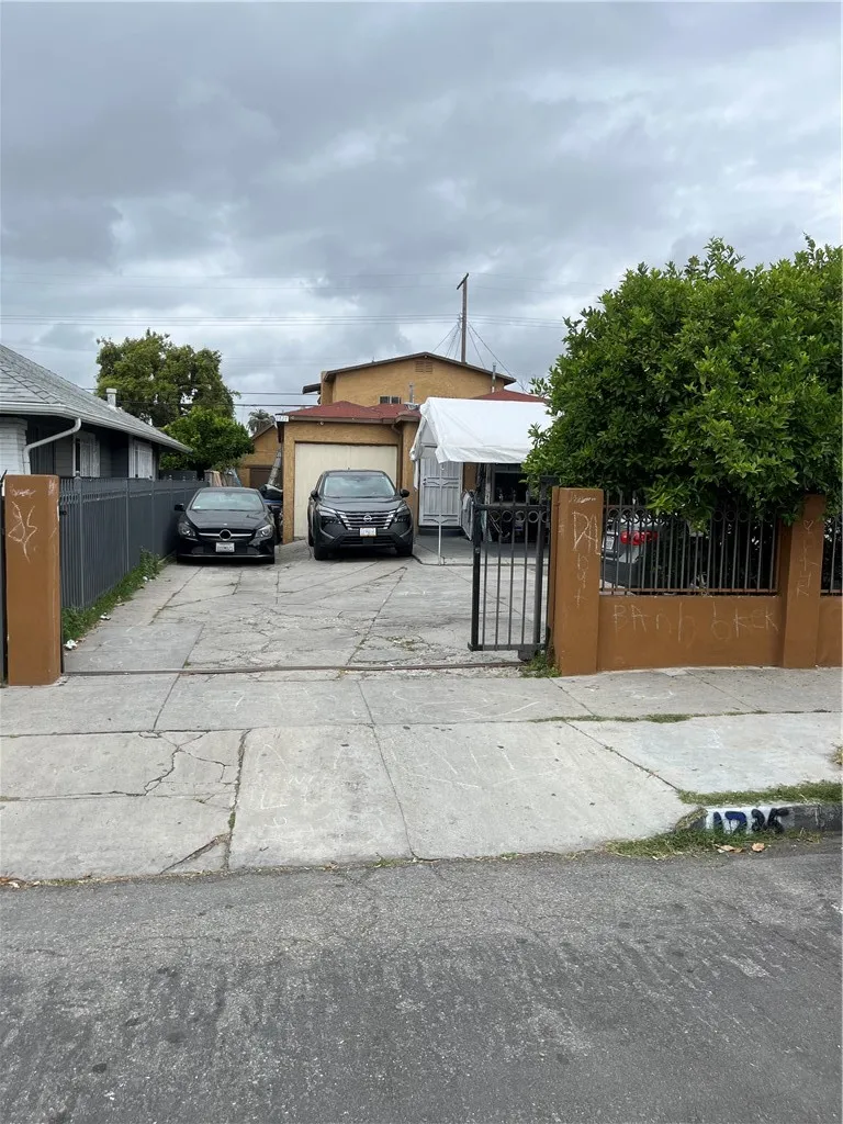 1725 W 38th Street, Los Angeles, California 90062 home-pic-0
