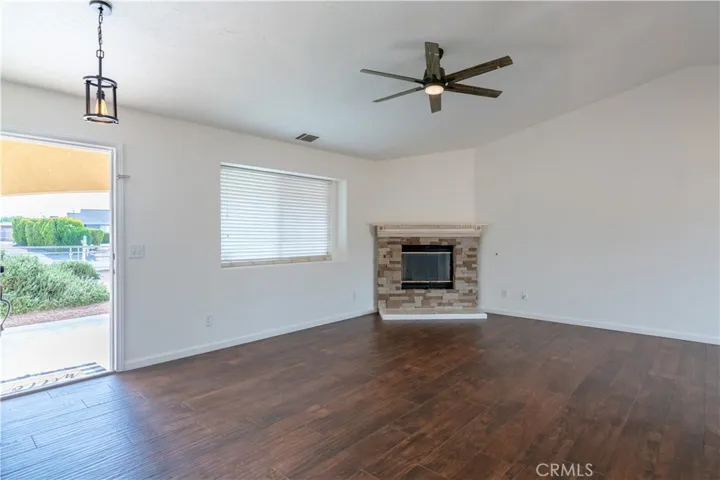 Entry / Living Room