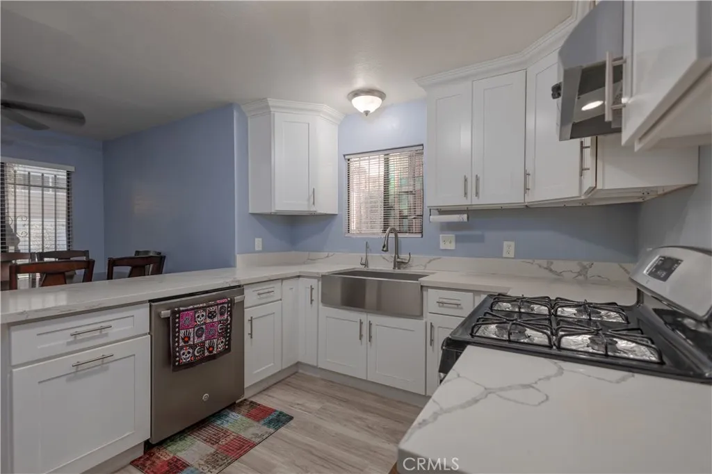 1725 W 3rd Street 1, Santa Ana, California 92703 home-pic-7