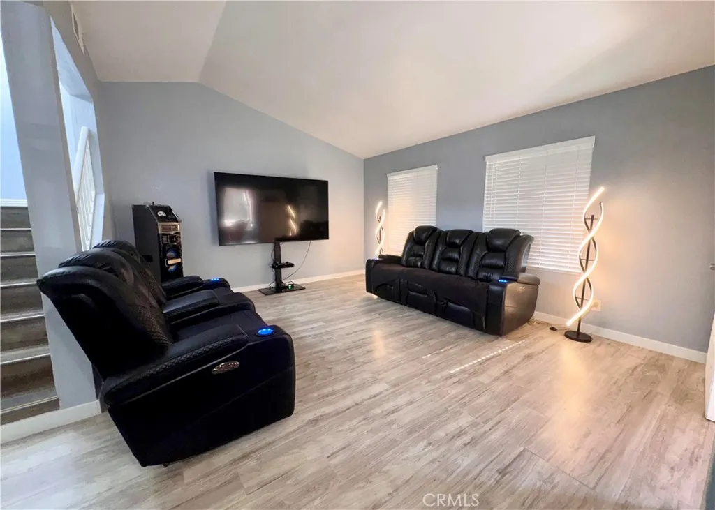 1725 W 3rd Street 1, Santa Ana, California 92703 home-pic-4