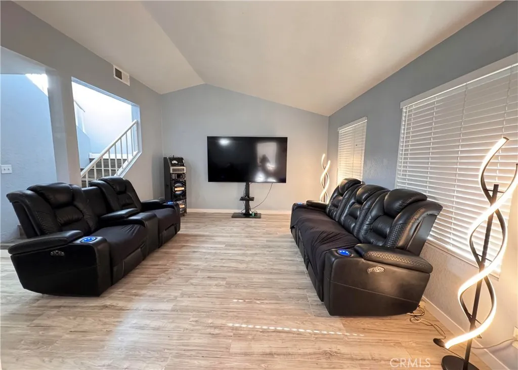 1725 W 3rd Street 1, Santa Ana, California 92703 home-pic-3