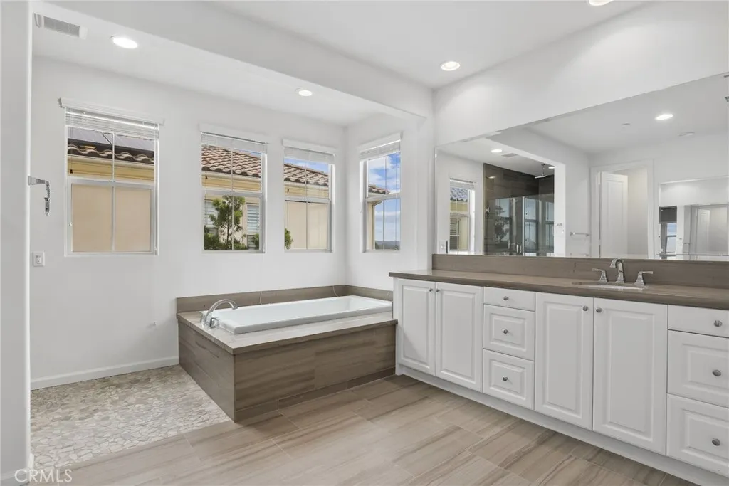 676 E Desert Willow Road, Azusa, California 91702 home-pic-29