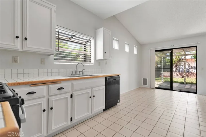 12152 Cobblestone Drive, Victorville, California 92392