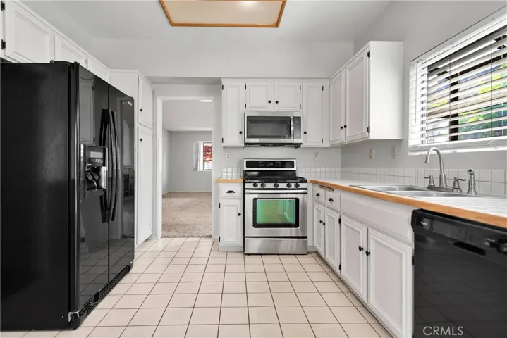 12152 Cobblestone Drive, Victorville, California 92392