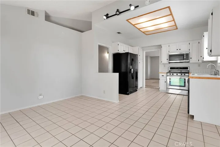 12152 Cobblestone Drive, Victorville, California 92392