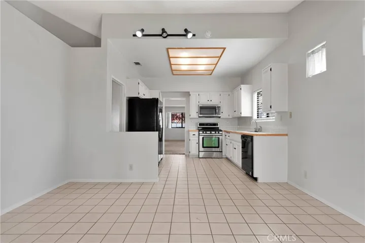 12152 Cobblestone Drive, Victorville, California 92392