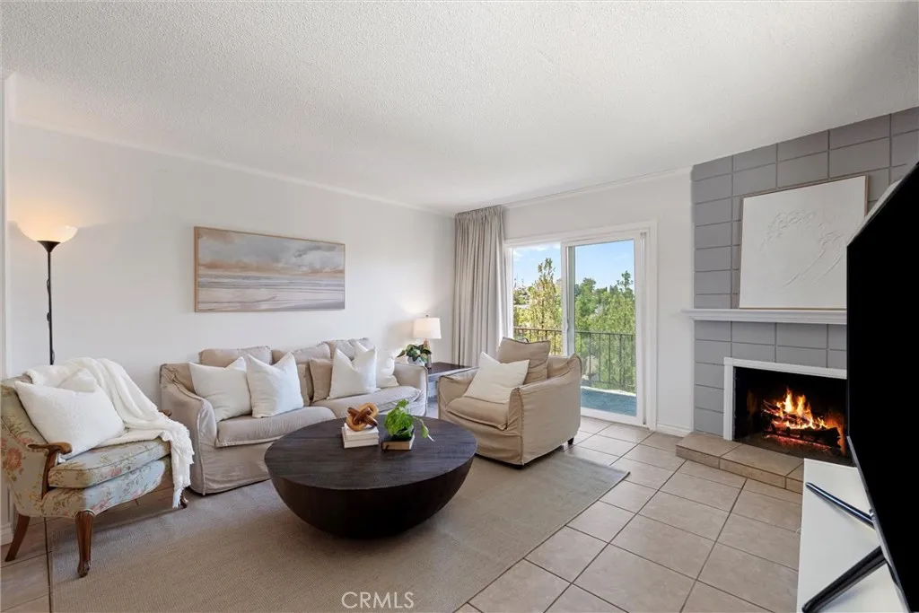 1349 Shadow Lane 217 (h), Fullerton, California 92831 home-pic-0