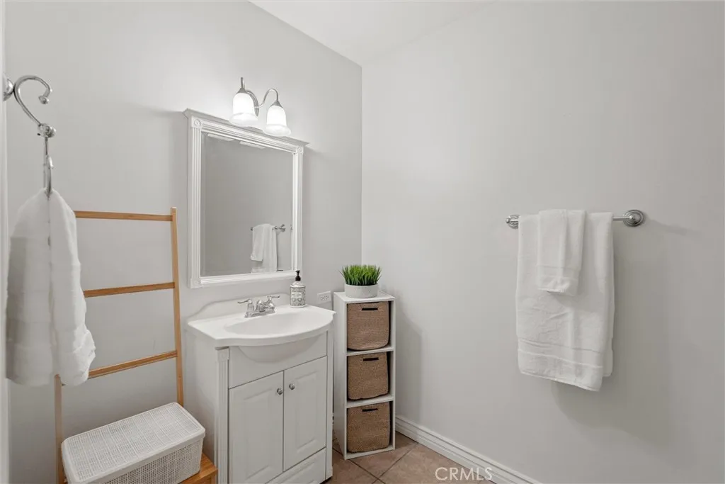 1349 Shadow Lane 217 (h), Fullerton, California 92831 home-pic-12