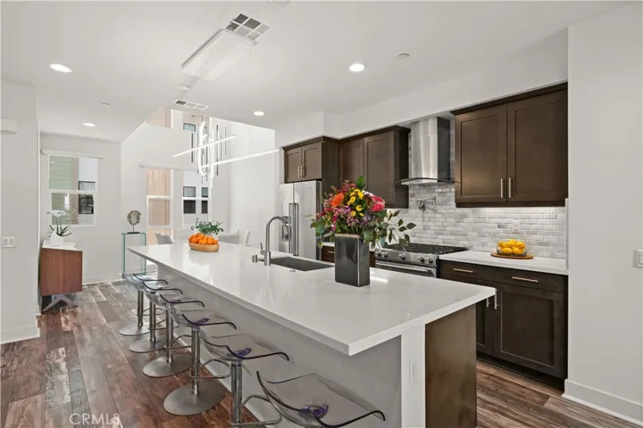 Second level expansive kitchen island