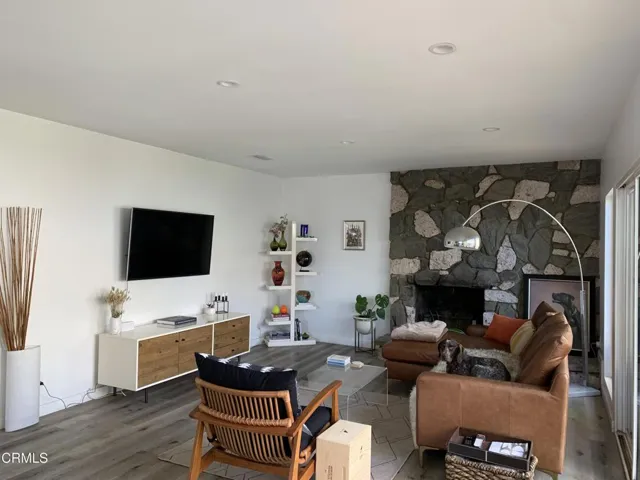 Living room (Day)