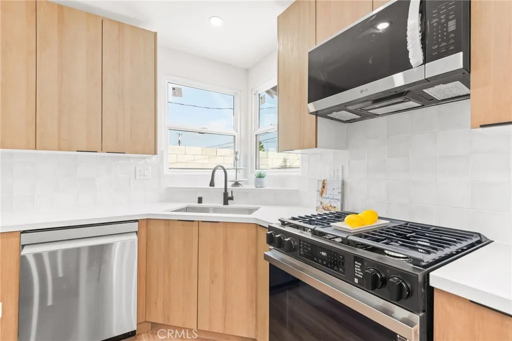 2430 Van Wick Street, Inglewood, California 90303 home-pic-13