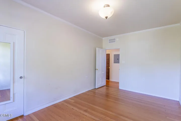 Bedroom 2 to Hallway
