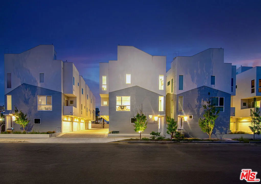 10919 1/2 Otsego Street, North Hollywood, California 91601 home-pic-5