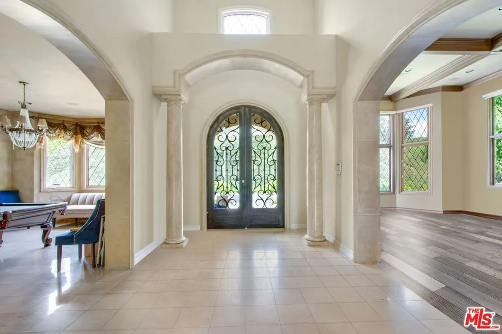 gallery-image 2