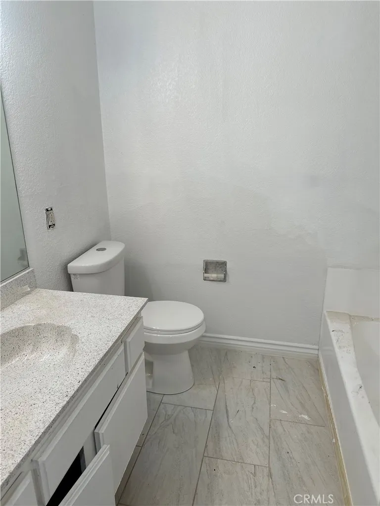 2455 West Acacia Avenue, Hemet, California 92545 home-pic-16