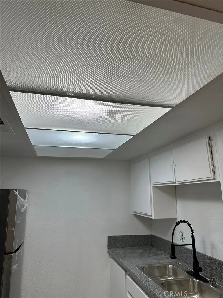 2455 West Acacia Avenue, Hemet, California 92545 home-pic-2