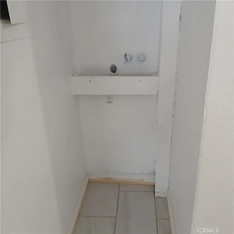 Washer/dryer hookups in hall