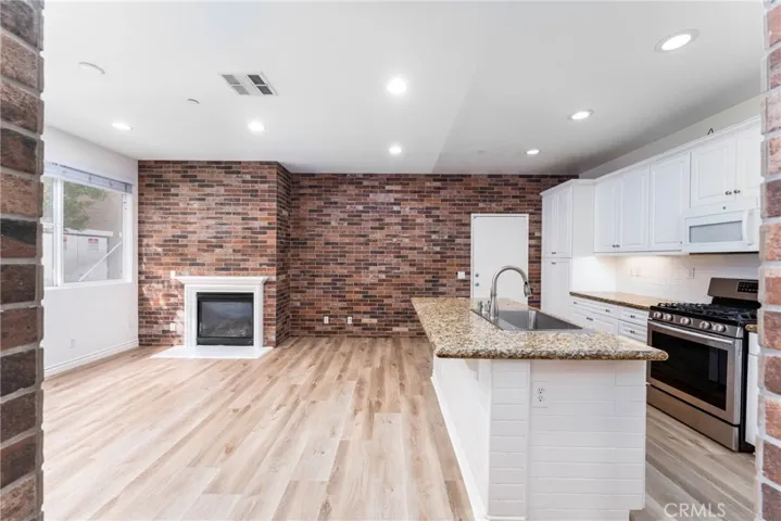 6374 Marbella Lane, Eastvale, California 91752