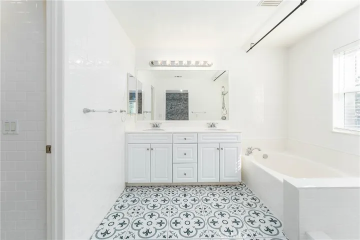 6374 Marbella Lane, Eastvale, California 91752