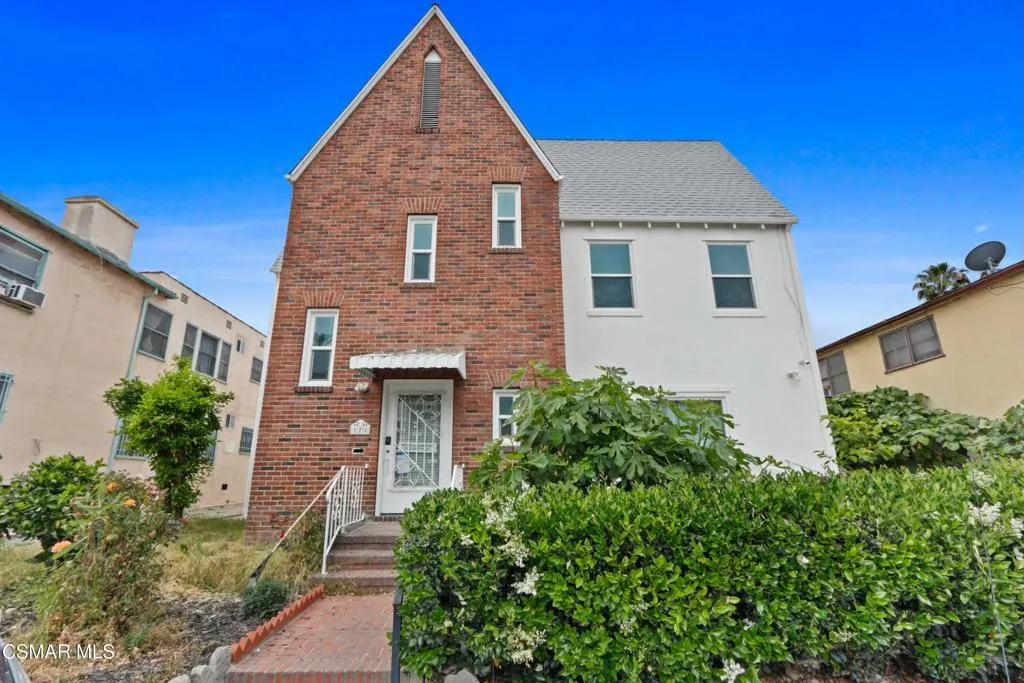 128 Edgemont Street, Los Angeles, California 90004, 6 Bedrooms Bedrooms, ,4 BathroomsBathrooms,Residential Income,For Sale,Edgemont,225001966