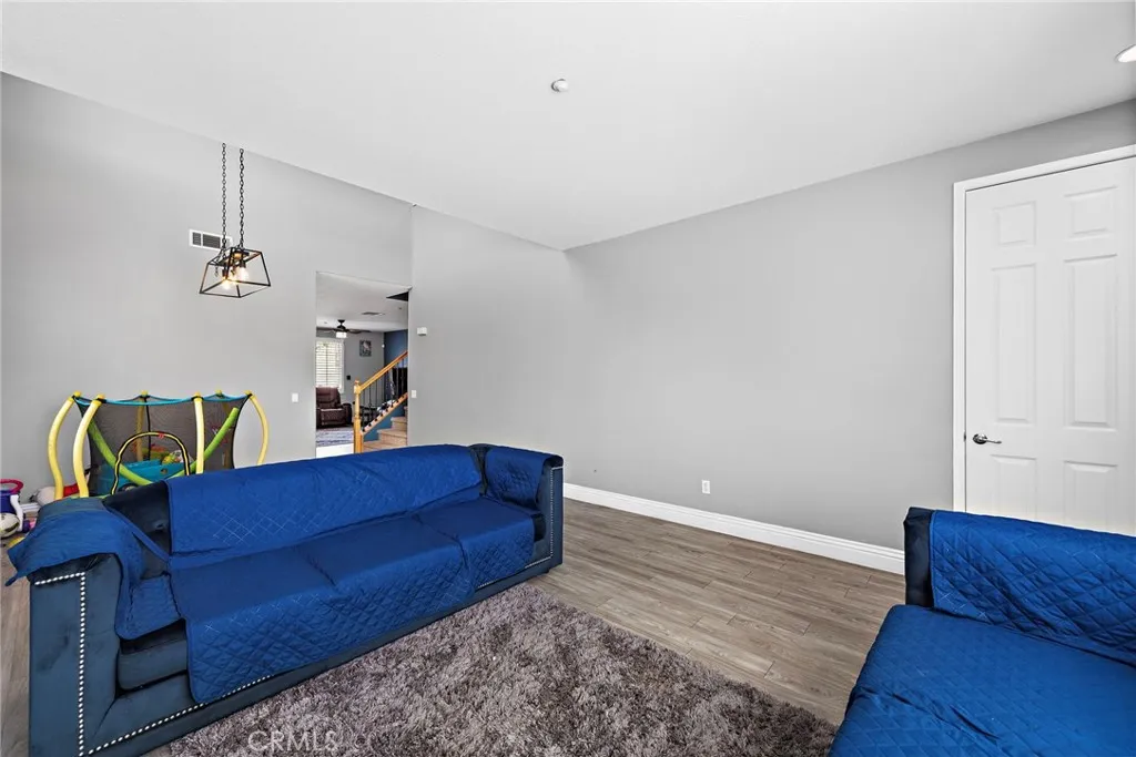 5332 Trailhawk Avenue, Fontana, California 92336 home-pic-4