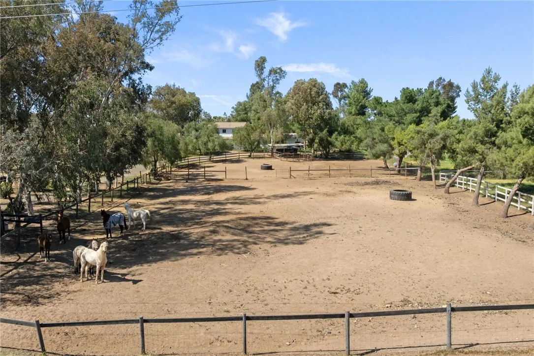32900 Bootlegg Road, Winchester, California 92596 home-pic-20