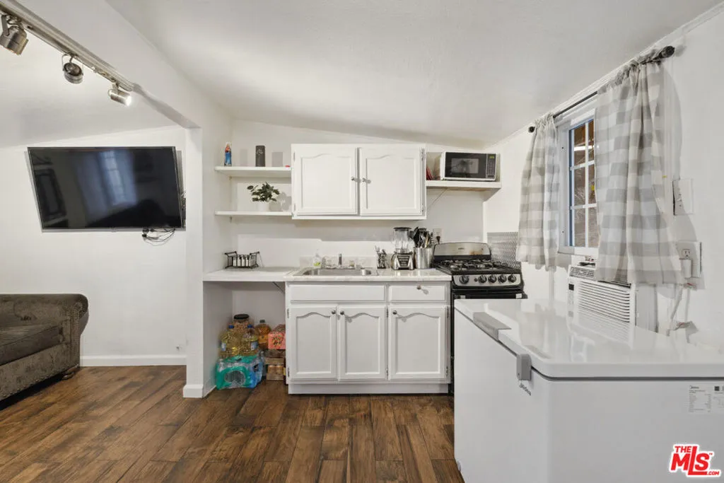 6523 Scout Avenue, Bell Gardens, California 90201 home-pic-24