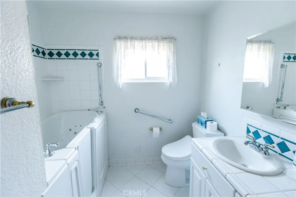 3915 Dwight Way, San Bernardino, California 92404 home-pic-16