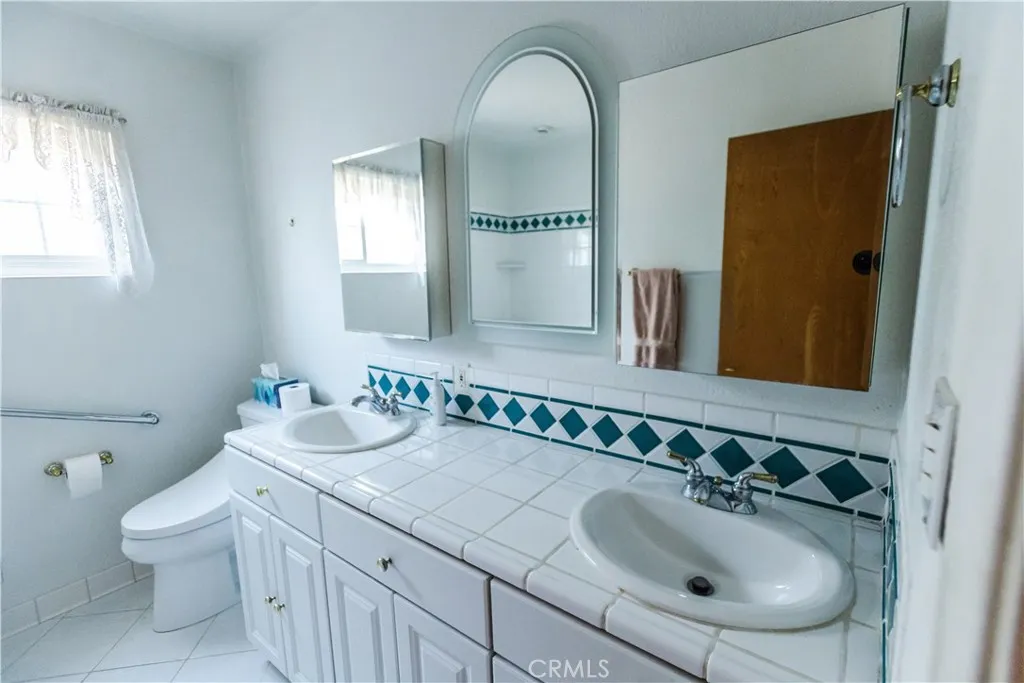 3915 Dwight Way, San Bernardino, California 92404 home-pic-20