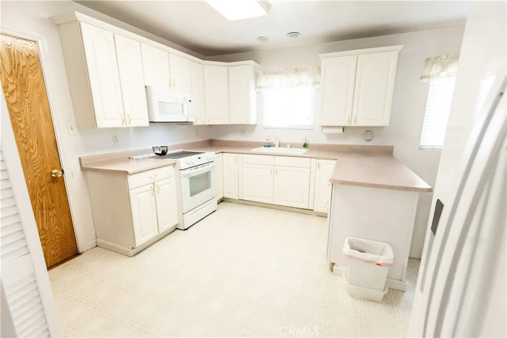 3915 Dwight Way, San Bernardino, California 92404 home-pic-15